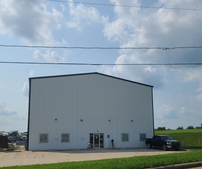 More Photos Of 66800 Executive Dr, Saint Clairsville Warehouse For Lease