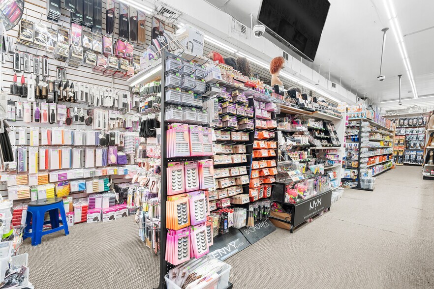 More Photos Of 204 Bay St, Staten Island Storefront Retail Residential For Sale