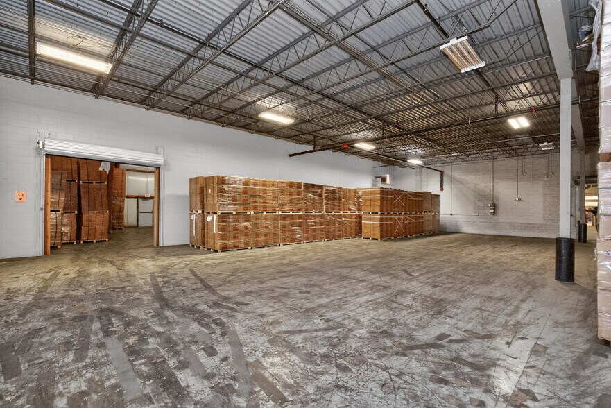 More Photos Of 1017 E 7th St N, Newton Office For Sale