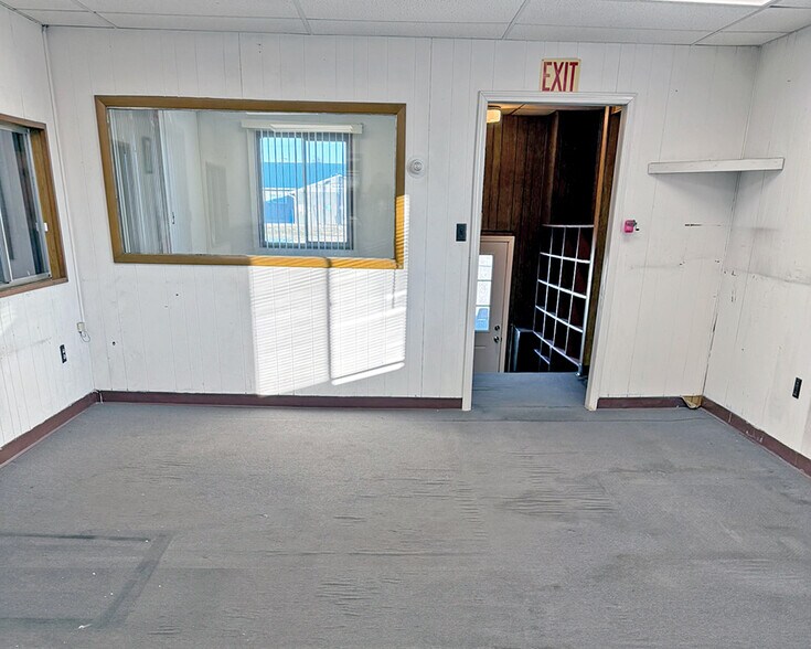 More Photos Of 2001 W Mitchell St, Salem Industrial For Sale