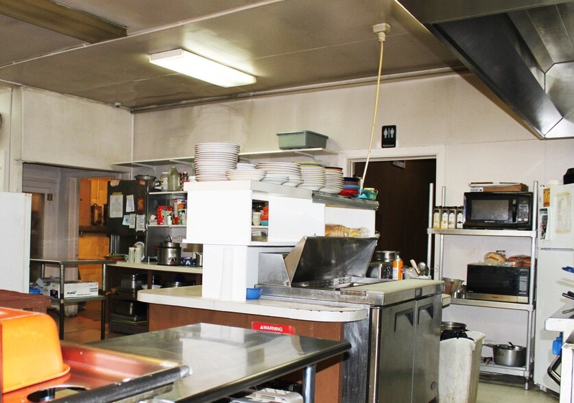 More Photos Of 105 N Main St, Halfway Restaurant For Sale