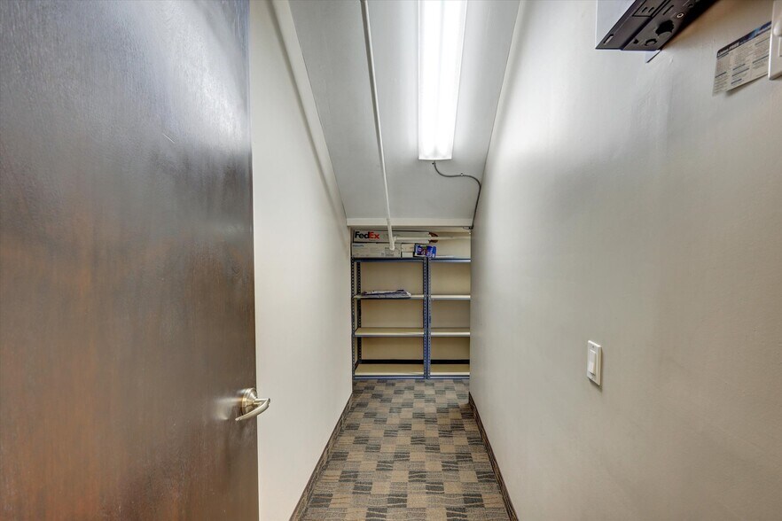 More Photos Of 250 S Pacific St, San Marcos Flex For Lease