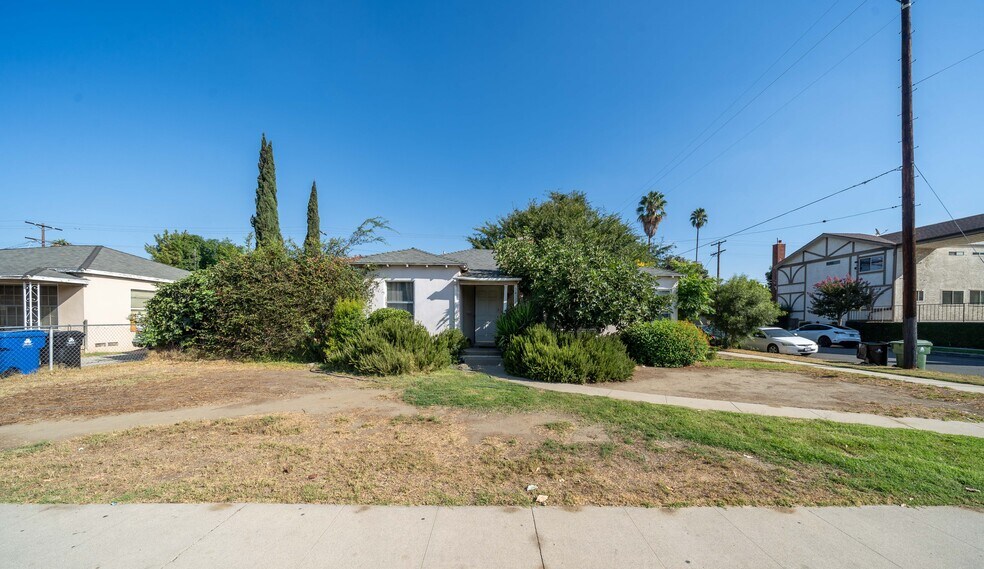More Photos Of 14005 Victory Blvd, Van Nuys Multifamily For Sale
