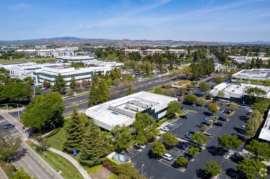 More Photos Of 5890 Stoneridge Dr, Pleasanton Medical For Lease