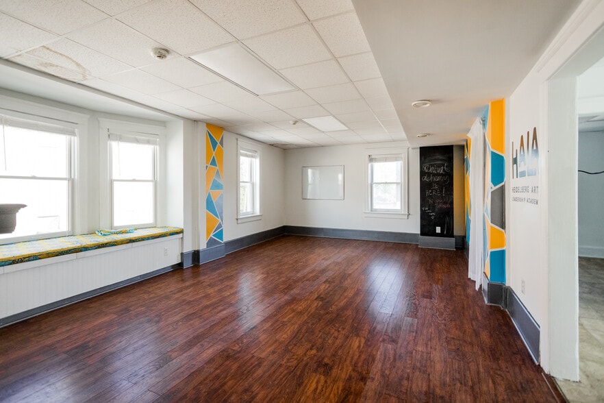 More Photos Of 3442 McDougall St, Detroit Office For Sale