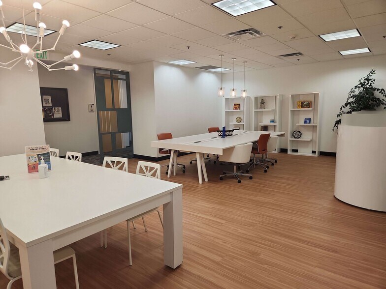 More Photos Of 201 N Illinois St, Indianapolis Office For Lease