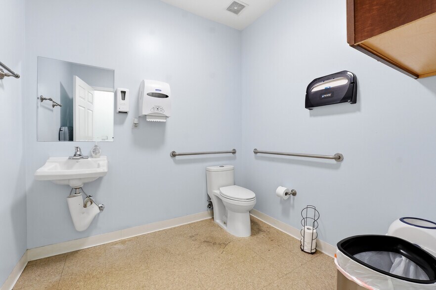 More Photos Of 415-421 W Pike St, Lawrenceville Office For Sale