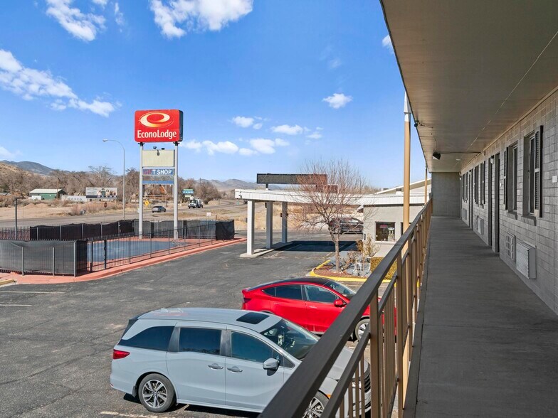 More Photos Of 1225 S State St, Salina Hotel For Sale