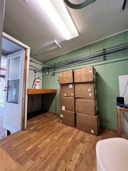 More Photos Of 2 Rocky Shore Dr, Iowa City Office For Lease