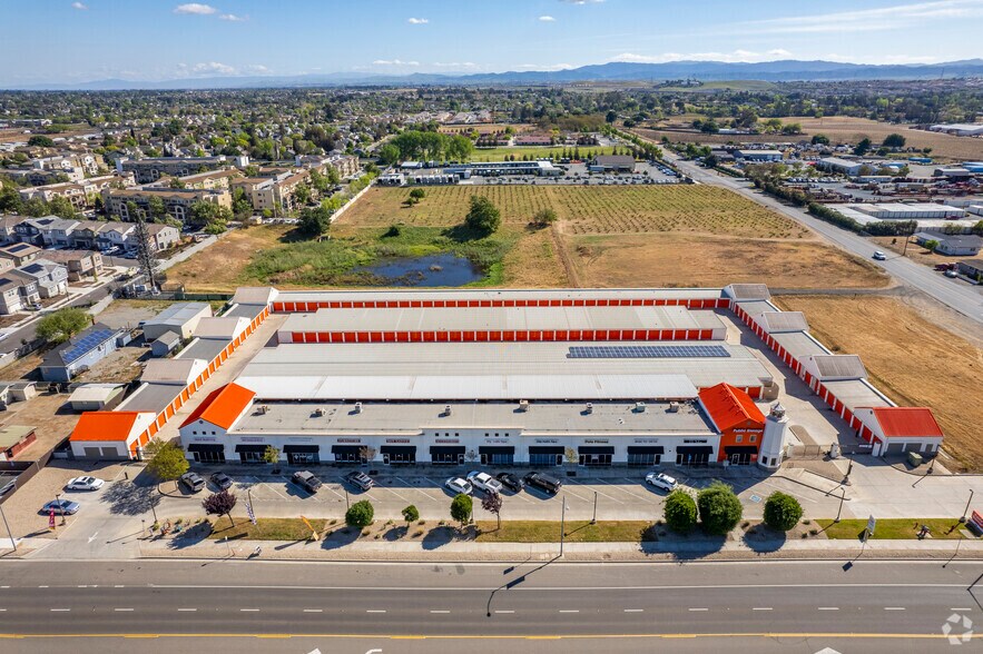 More Photos Of 1625 Main St, Oakley Storefront For Lease