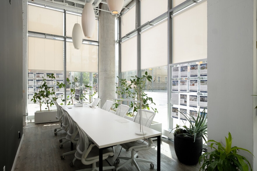 More Photos Of 33 Lombard St, Toronto Apartments For Lease