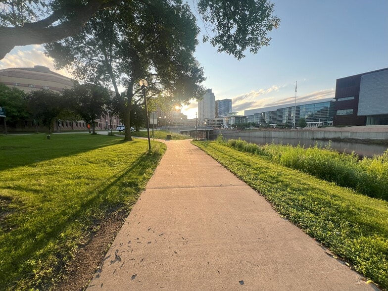 More Photos Of 300 3rd Ave SE, Rochester Medical For Sale