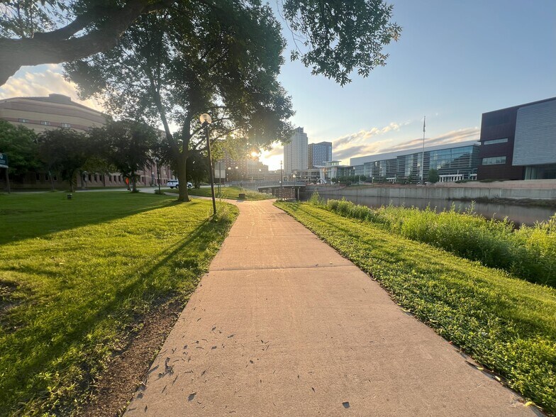 More Photos Of 300 3rd Ave SE, Rochester Coworking Space