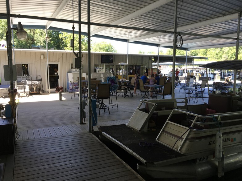 More Photos Of 136 S Homestead Ln, Lancaster Marina For Sale