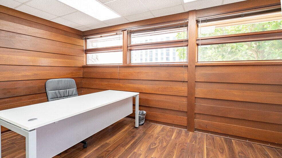 More Photos Of 1125 NE 125th St, North Miami Office For Lease