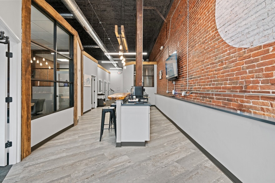 More Photos Of 251 S Main St, Butler Storefront Retail Office For Lease