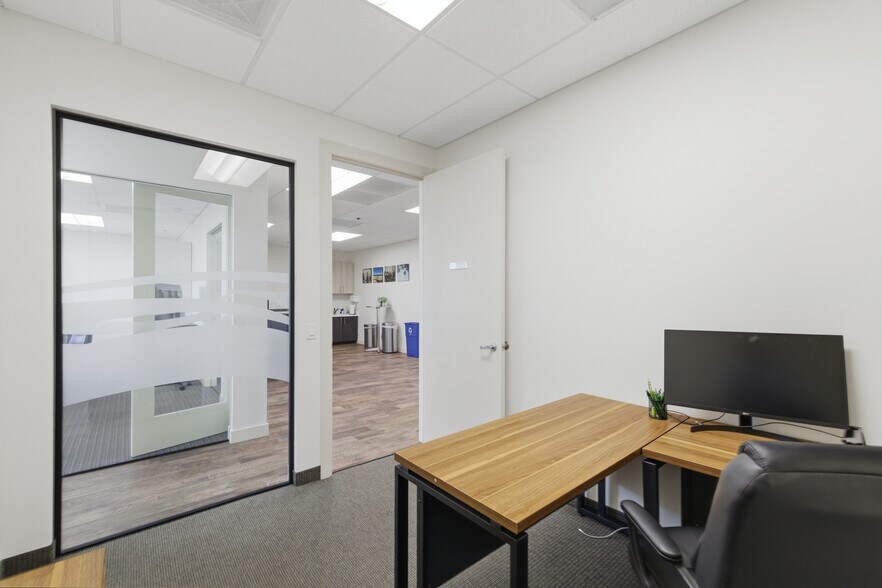 More Photos Of 2533 S Highway 101, Cardiff By The Sea Coworking Space
