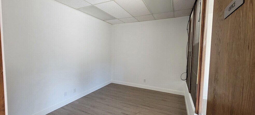 More Photos Of 6047 Tampa Ave, Tarzana Office For Lease