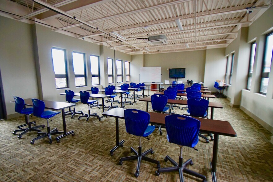 More Photos Of 7001 N Locust St, Gladstone Coworking Space