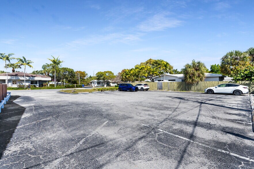 More Photos Of 1130 Bayview Dr, Fort Lauderdale Medical For Lease