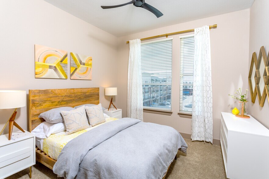 More Photos Of 13650 E Colfax Ave, Aurora Apartments For Lease