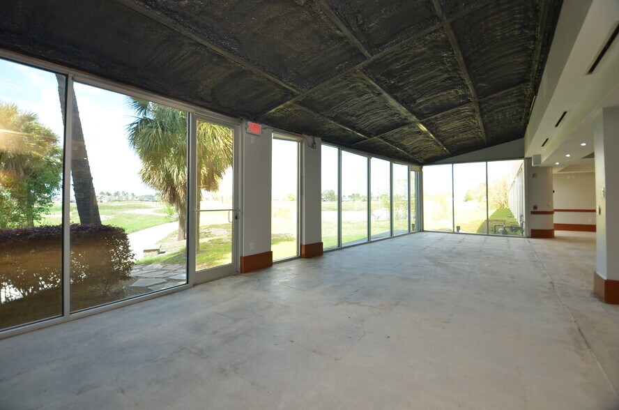 More Photos Of 7900 N Sam Houston Pky W, Houston Office For Lease