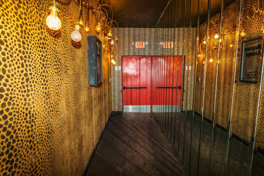 More Photos Of 701-709 NE 79th St, Miami Storefront Retail Office For Sale