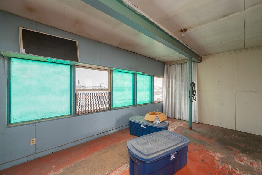 More Photos Of 612 W 3rd Ave, Moses Lake Industrial For Sale