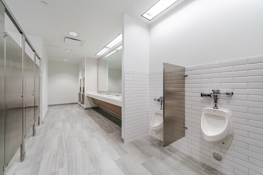 More Photos Of 10777 Clay Rd, Houston Office For Lease