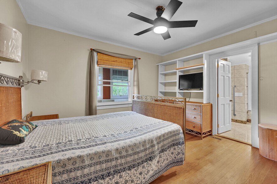 More Photos Of 4911 Oleander Dr, Wilmington General Retail For Sale