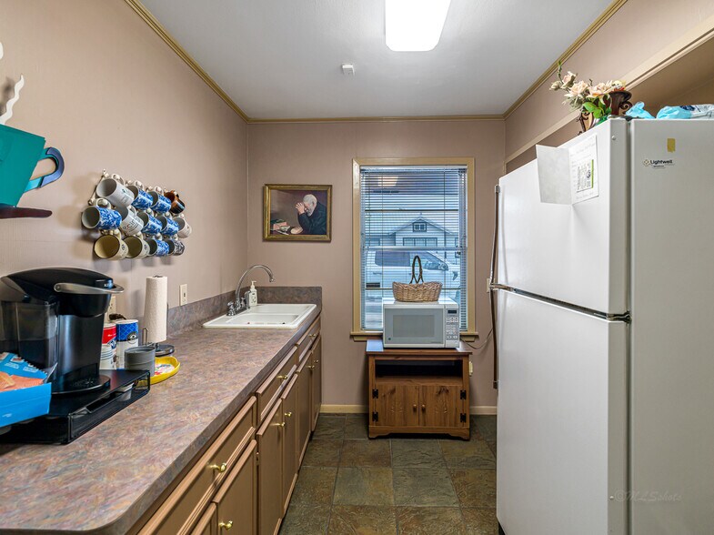 More Photos Of 1105 San Jacinto St, Rosenberg Office For Sale