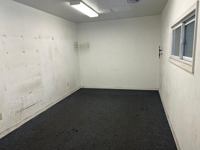 More Photos Of 119 Horsham Rd, Horsham Township Light Distribution For Lease