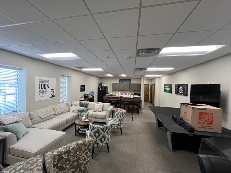 More Photos Of 6601 Kingston Pike, Knoxville Freestanding For Lease