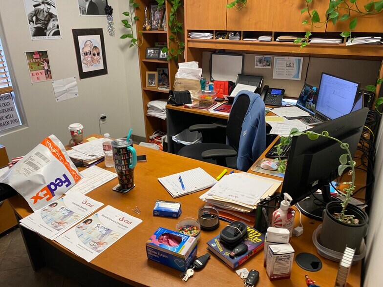 More Photos Of 1105 N Main St, Highlands Warehouse For Lease