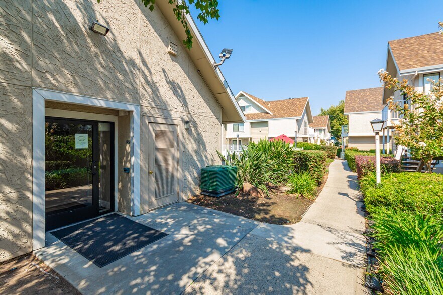 More Photos Of 1530 Howe Ave, Sacramento Hotel For Sale