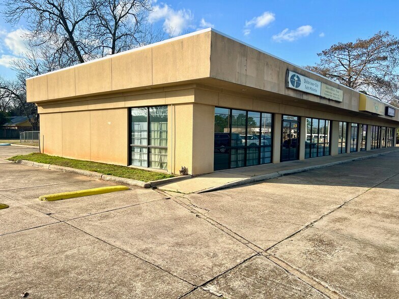 More Photos Of 8236-8240 Jewella Ave, Shreveport Storefront Retail Office For Sale