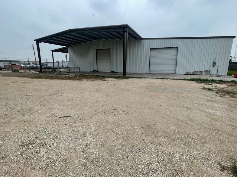 More Photos Of 3765 S US Highway 281, Alice Industrial For Sale