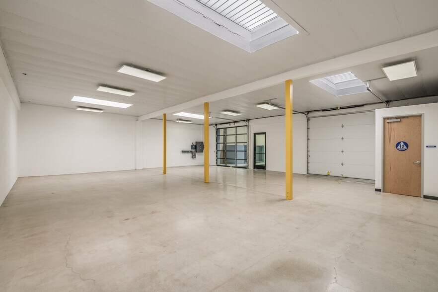 More Photos Of 633 Hindry Ave, Inglewood Warehouse For Sale