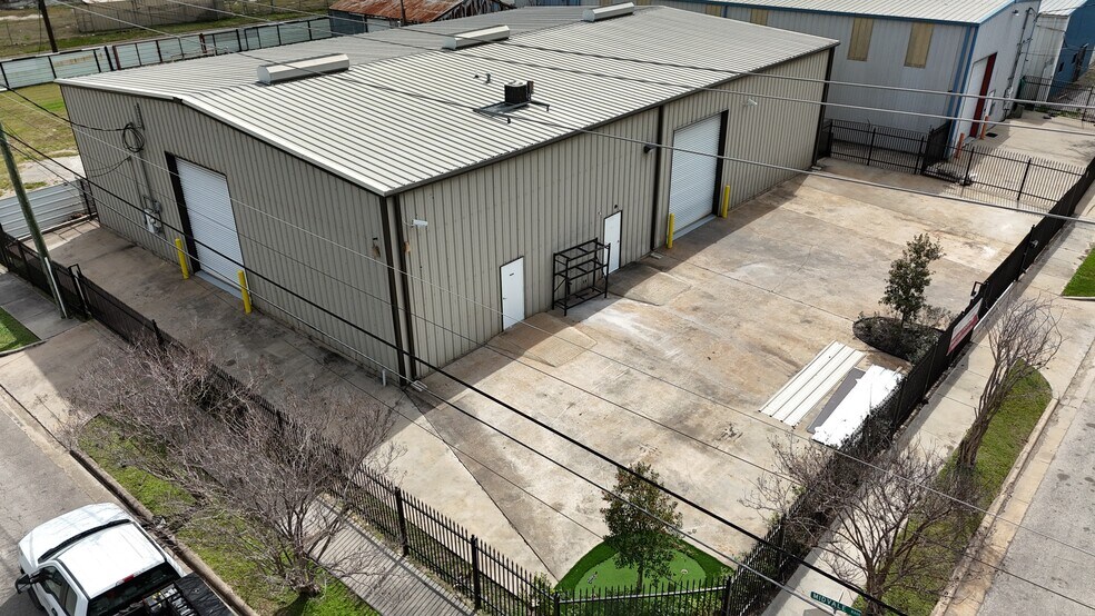 More Photos Of 5603 Northdale St, Houston Warehouse For Lease