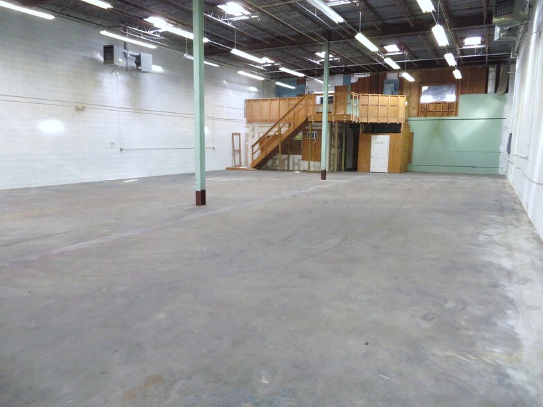 More Photos Of 5714 Industry Ln, Frederick Warehouse For Lease