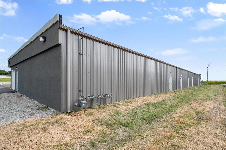 More Photos Of 1219 E Cedar St, New Baden Storefront Retail Office For Sale