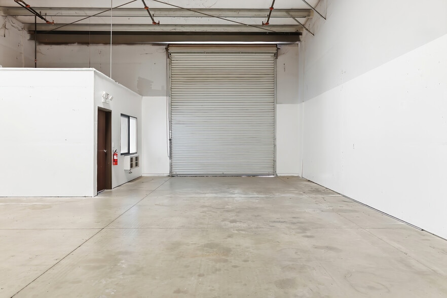 More Photos Of 2200-2248 MaryAnne Dr, Turlock Warehouse For Lease