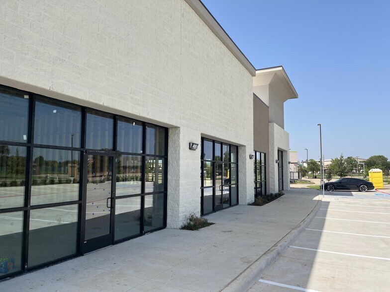 More Photos Of 4049 Huffines blvd, Carrollton Storefront Retail Office For Lease