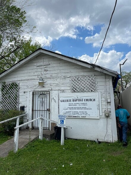 More Photos Of 8536 Scott St, Houston Religious Facility For Sale