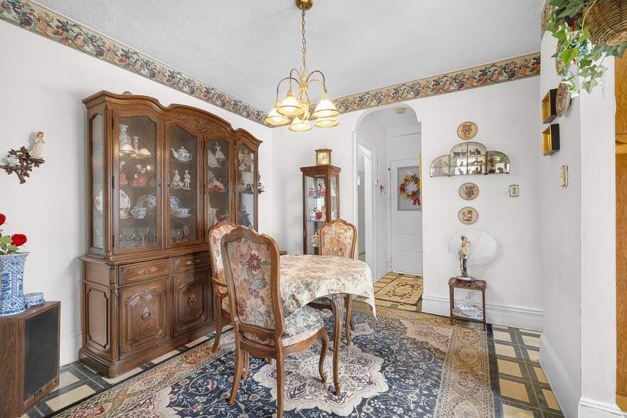 More Photos Of 3172 44th St, Astoria Multifamily For Sale