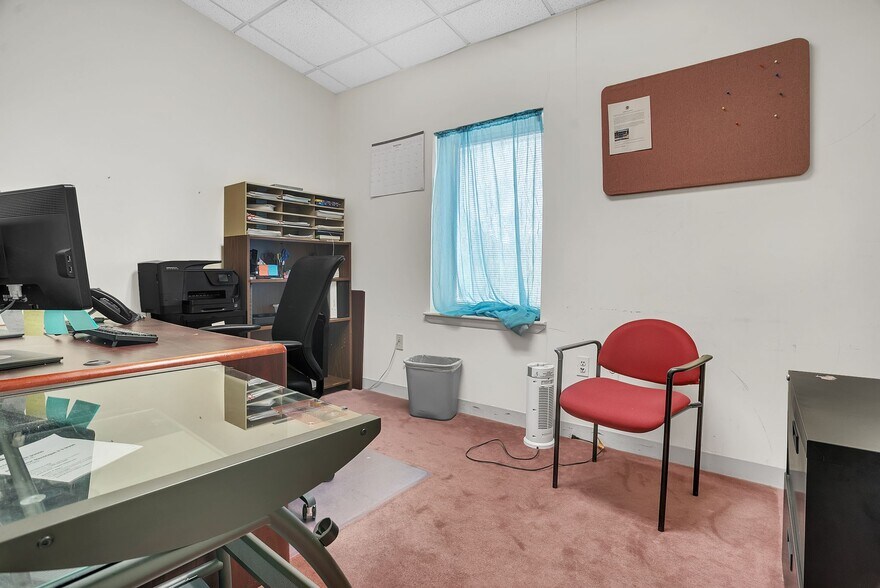 More Photos Of 4609 Pinecrest Office Park Dr, Alexandria Medical For Sale