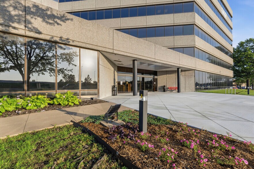 More Photos Of 10159 E 11th St, Tulsa Office For Lease