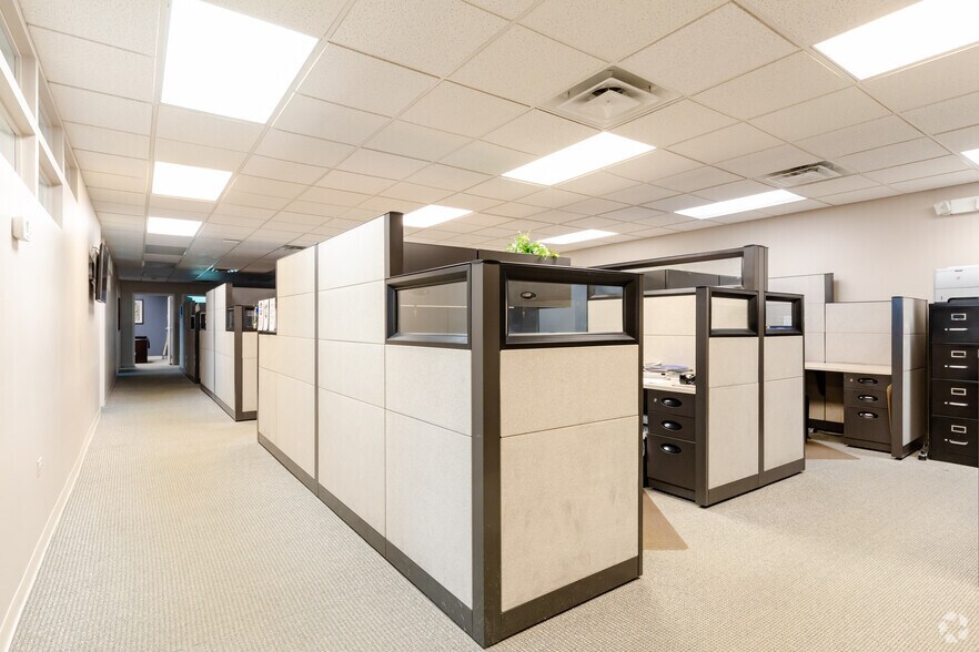 More Photos Of 799 Roosevelt Rd, Glen Ellyn Office For Lease