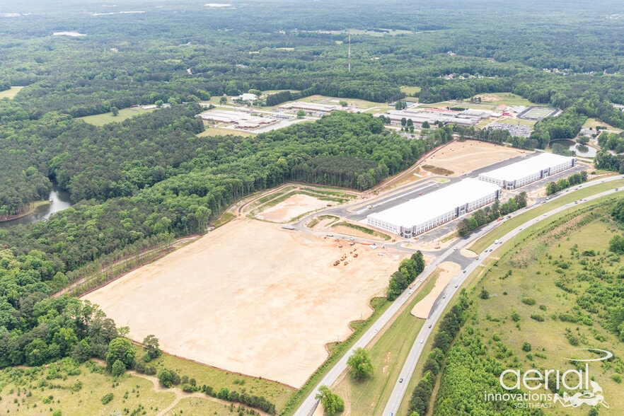 More Photos Of Greenway Commerce Center, Tyrone Unknown For Lease