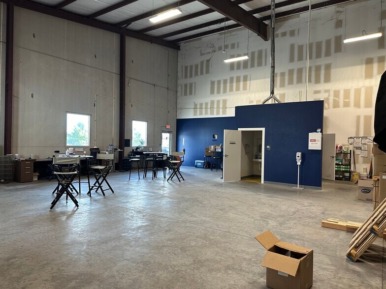 More Photos Of 3350 Palm Ave, Fort Myers Warehouse For Lease